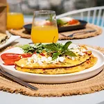 Istia Luxury *