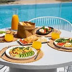 Istia Luxury